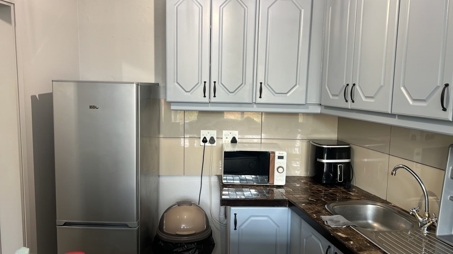 1 Bedroom Property for Sale in Vredehoek Western Cape